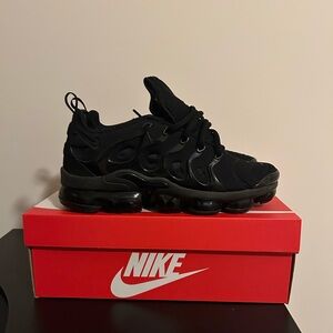 Nike Air Vapormax Plus (Triple Black)